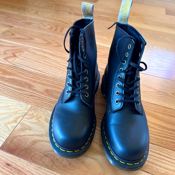 Vegan Womens Dr. Martens 1460 Felix Lace Up Boots - Picture 2 of 2